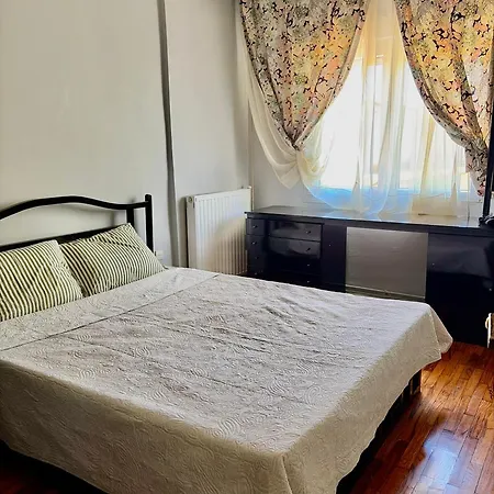 Bedroom In A Big With A Huge Terrace Male Only